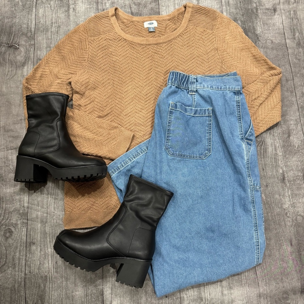 Old Navy Camel Chevron Stitch Sweater